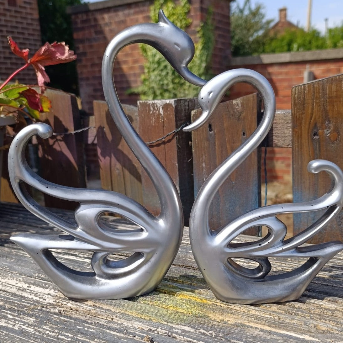 Pair of Silver Jesmonite Swan Ornaments – Elegant Home Decor