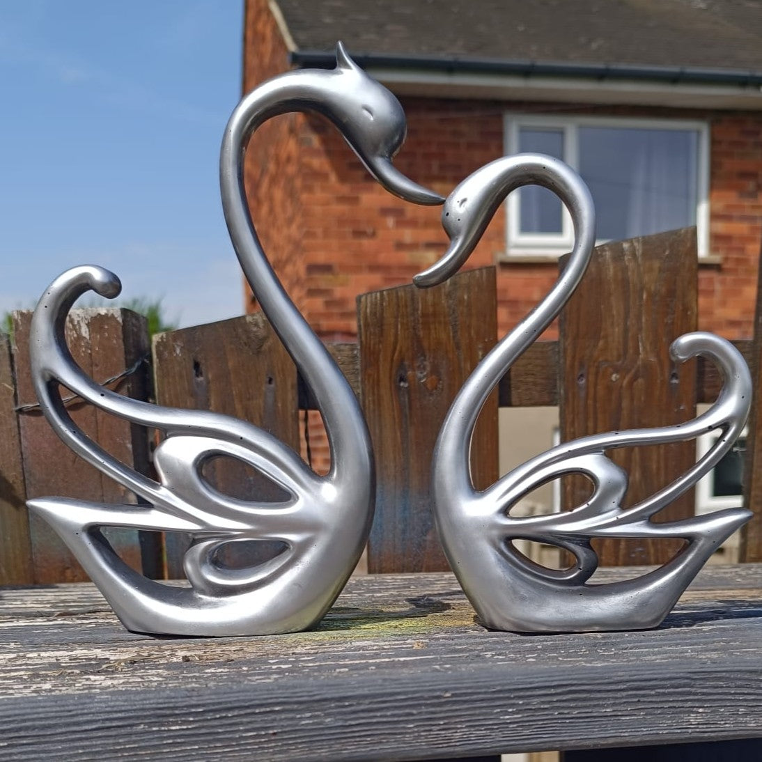 Pair of Silver Jesmonite Swan Ornaments – Elegant Home Decor