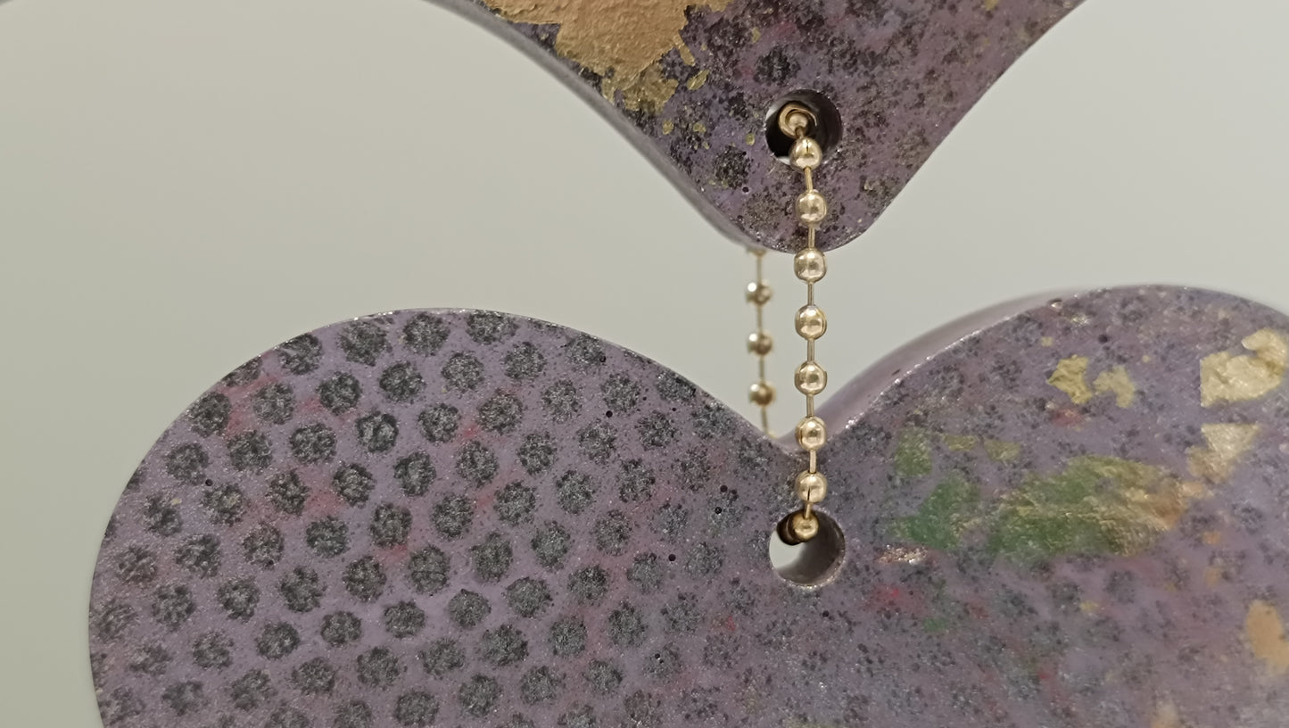 Handcrafted Interlocking Heart Sculpture – Lilac/Plum, Gold Leaf, Jesmonite