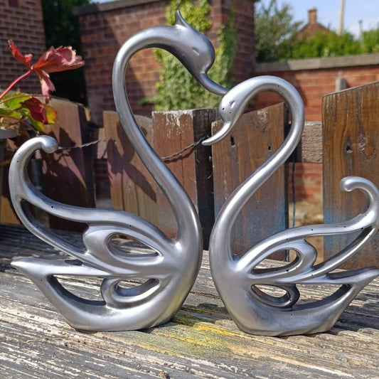 Pair of Silver Jesmonite Swan Ornaments – Elegant Home Decor