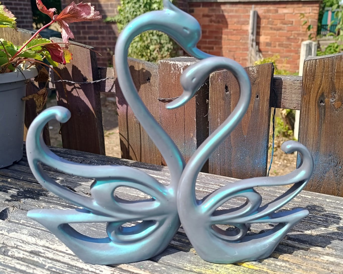 Pair of Pearl Green Metallic Jesmonite Swan Ornaments – Elegant Decorative Set