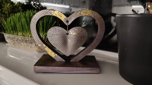 Handcrafted Interlocking Heart Sculpture – Lilac/Plum, Gold Leaf, Jesmonite